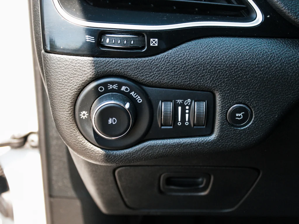 Used 2023 Bright White Clearcoat Jeep Altitude Lux image 11