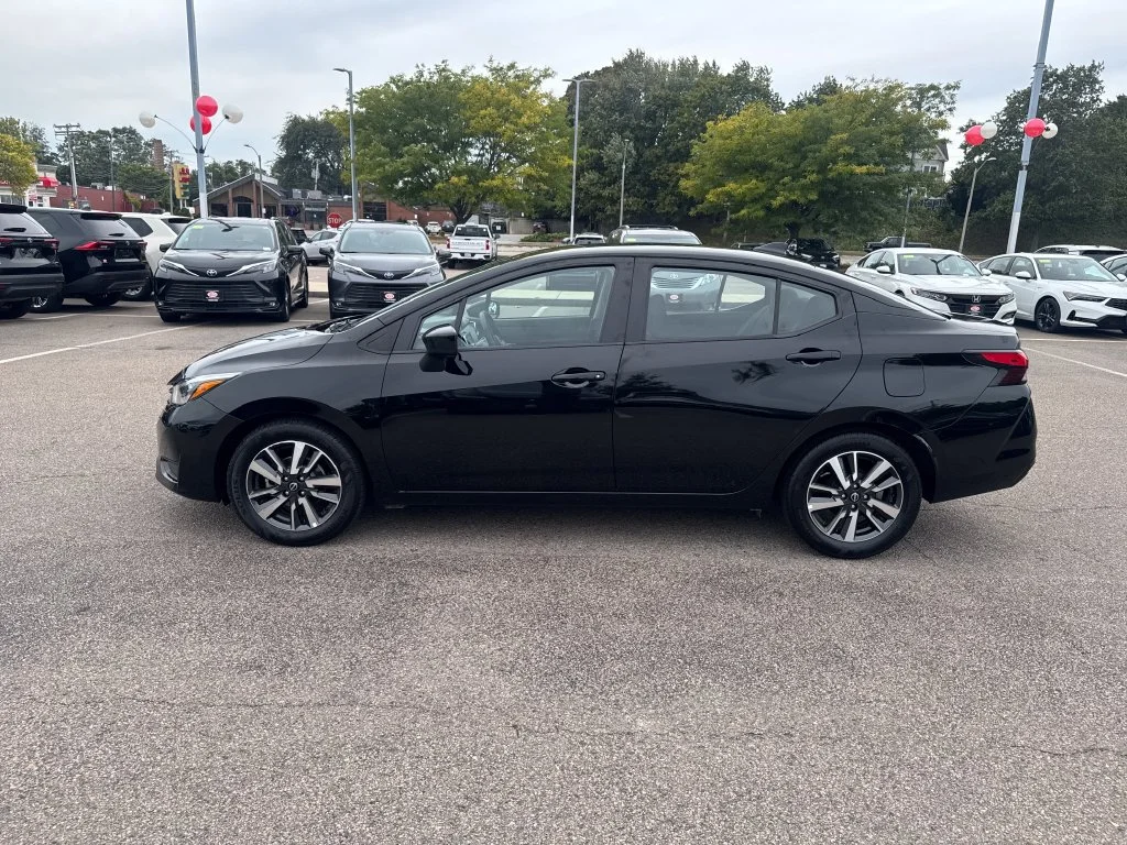 Used 2025 Black Nissan 1.6 SV image 4