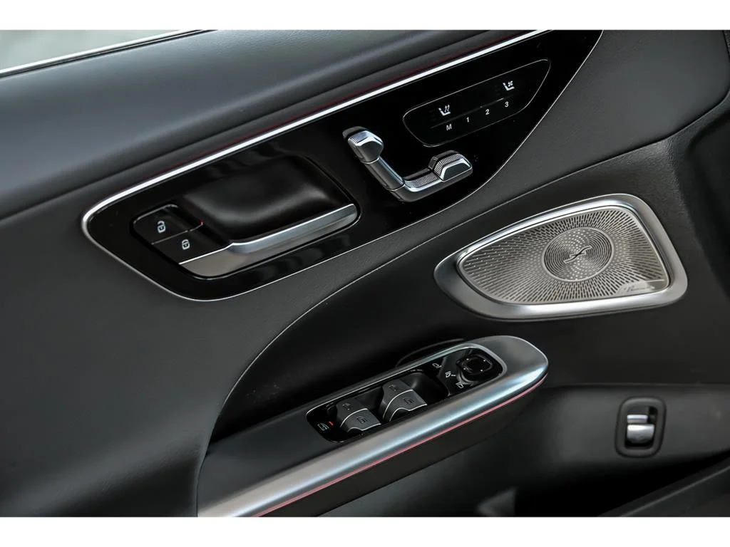 2025 Mercedes-Benz C-Class Sedan C 300 - Photo 9