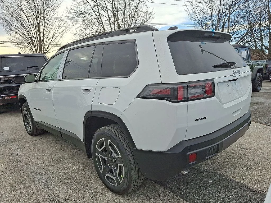 New 2026 Bright White Clear-Coat Exterior Paint Jeep Laredo image 3