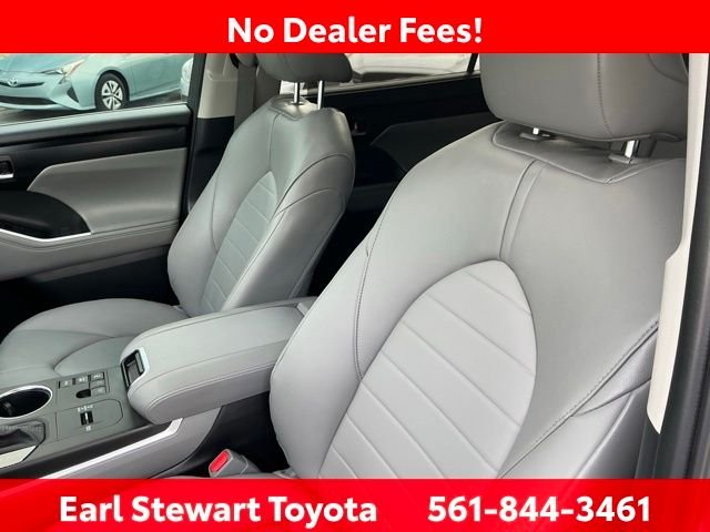Certified Used 2025 Silver Toyota XLE image 29