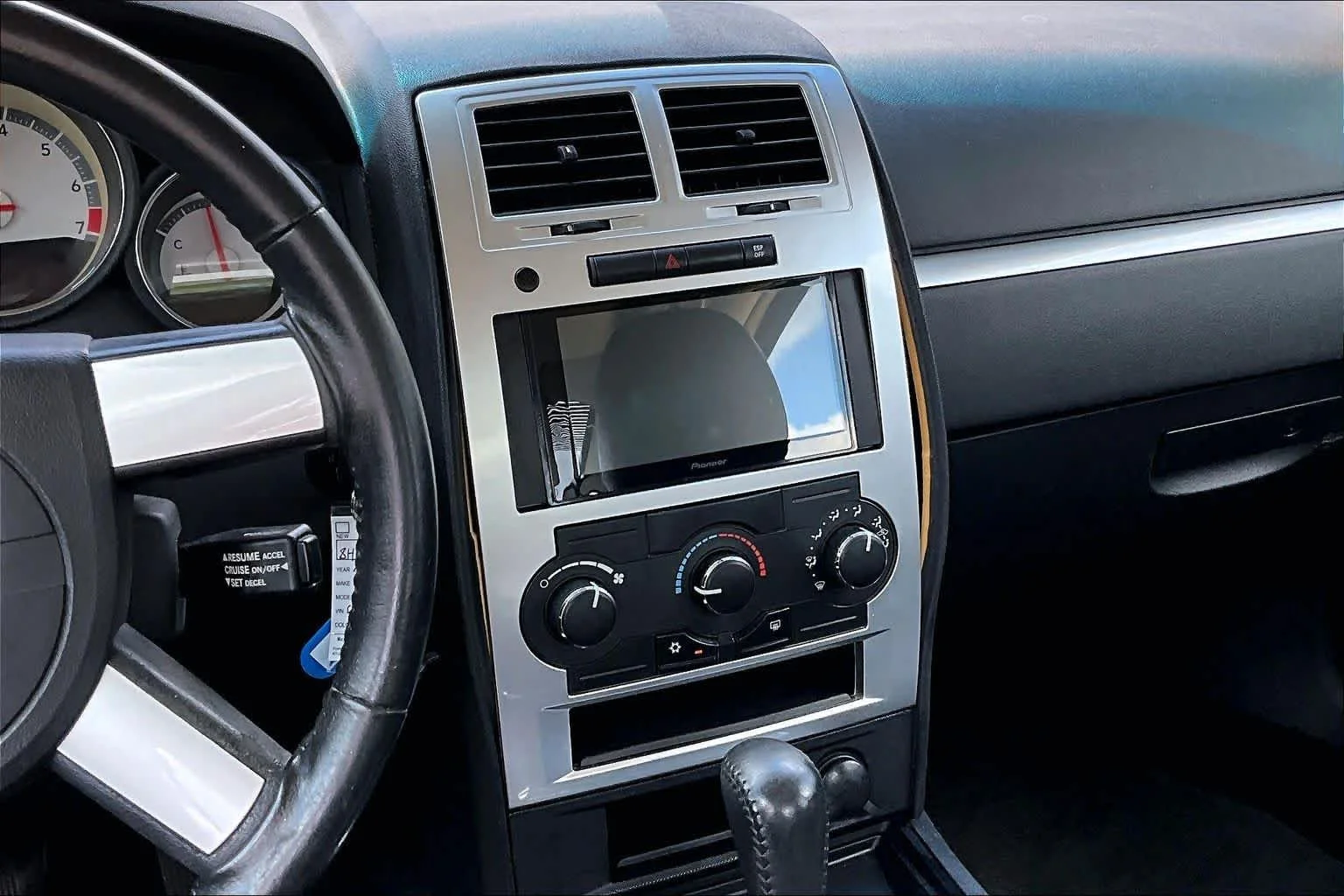 Used 2008 Bright Silver Metallic Dodge SXT image 6