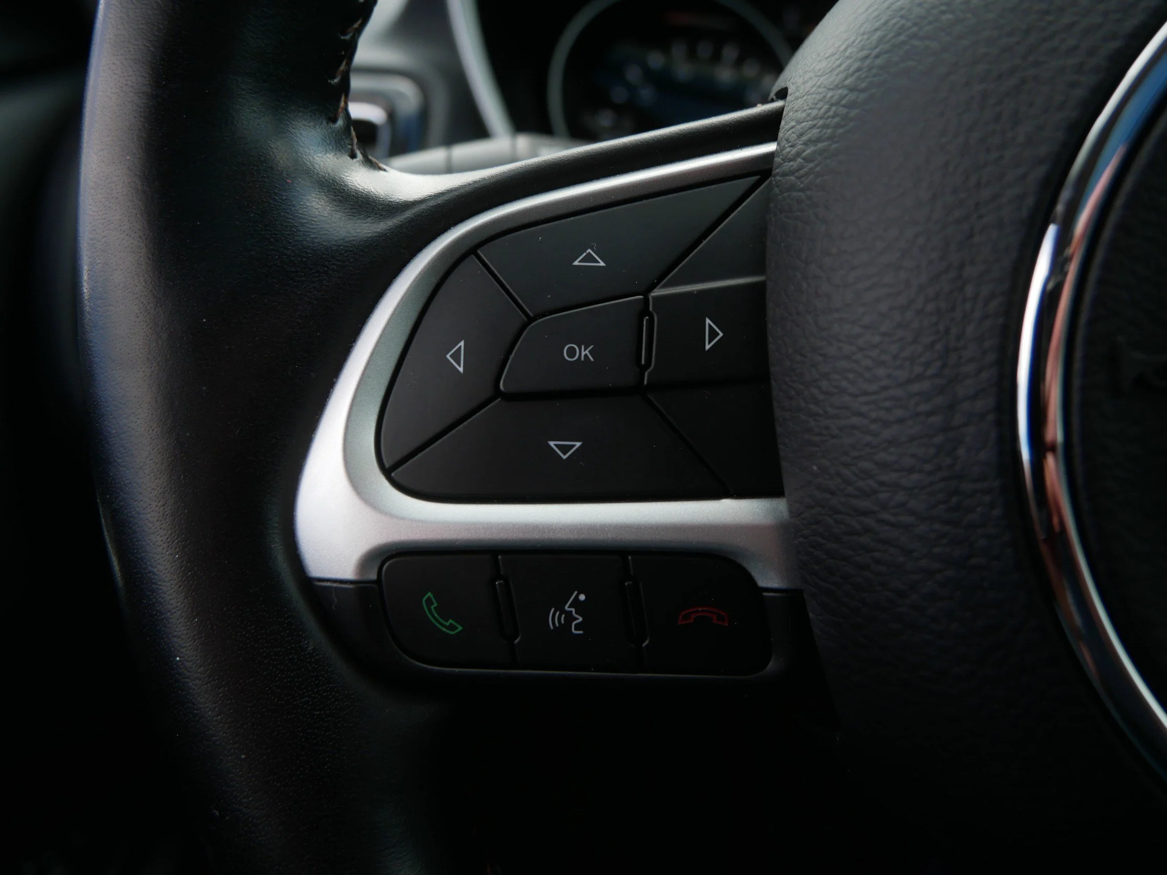 Used 2021 Pearl White Tri-Coat Jeep Limited image 27