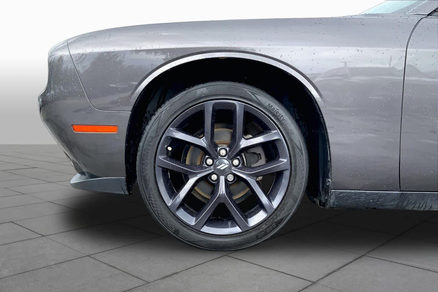 Used 2021 Granite Pearlcoat Dodge SXT image 9