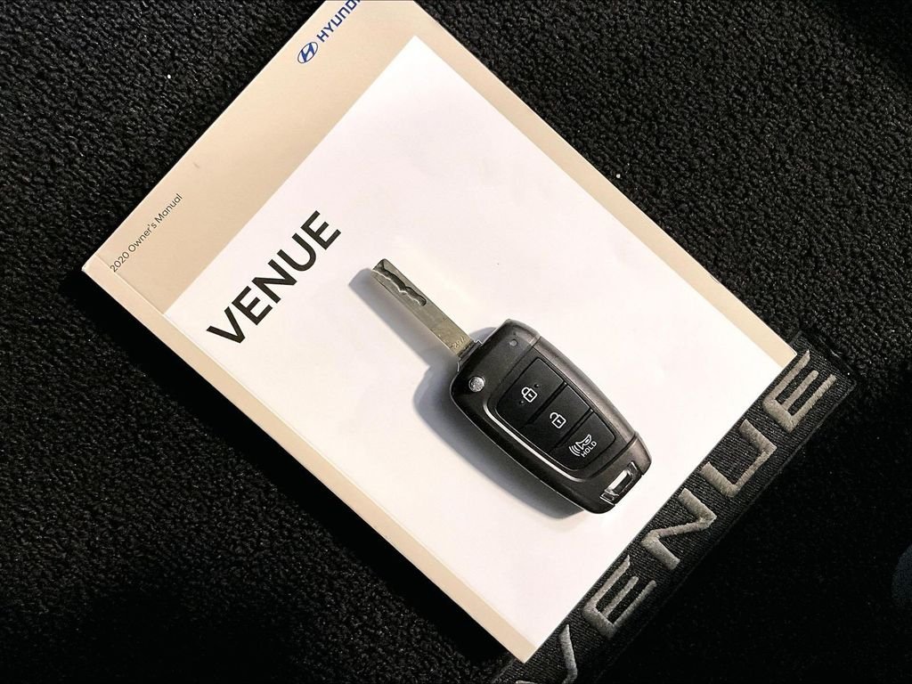 Used 2020 White Hyundai SE image 32