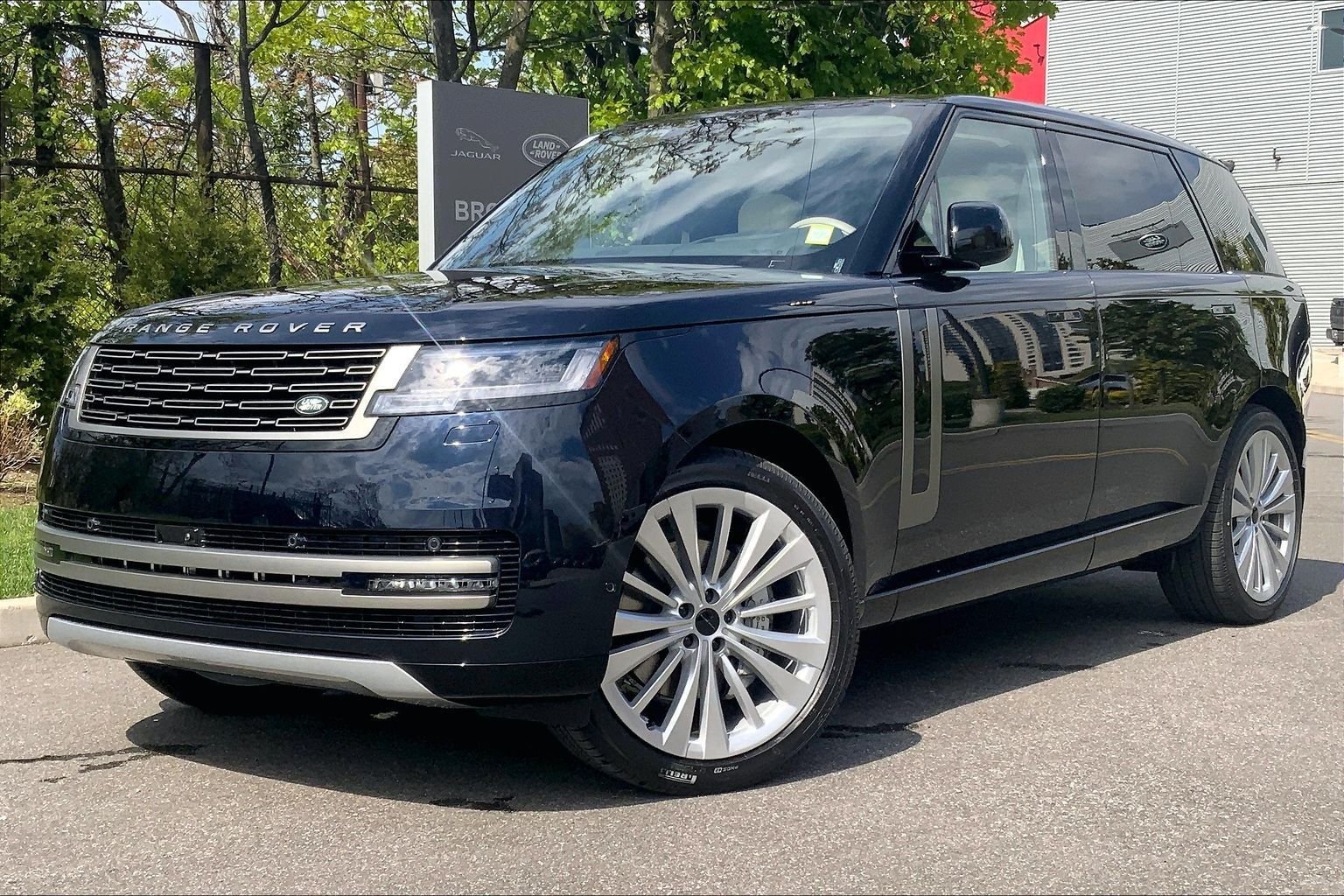 2026 Land Rover Range Rover 3.0 SE LWB 7's photo