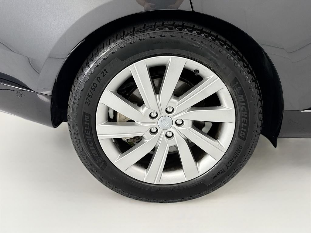 Used 2023 Carpathian Gray Premium Metallic Land Rover SE image 32