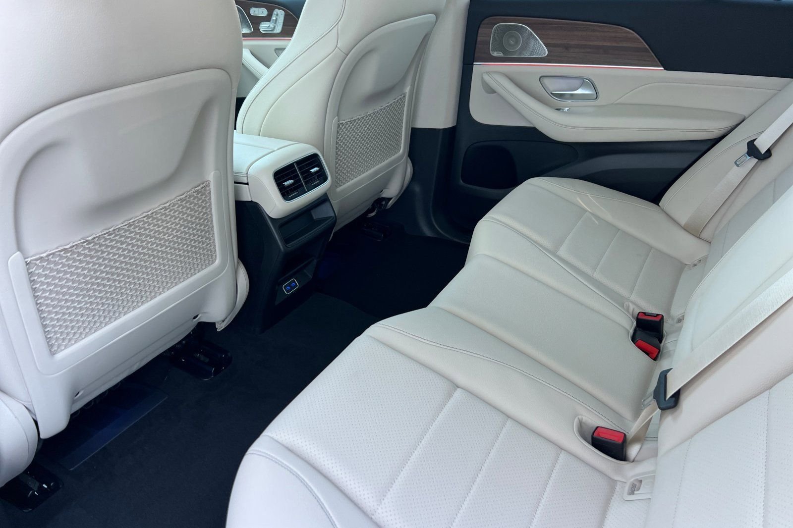 New 2026 Polar White Mercedes-Benz 450 image 4