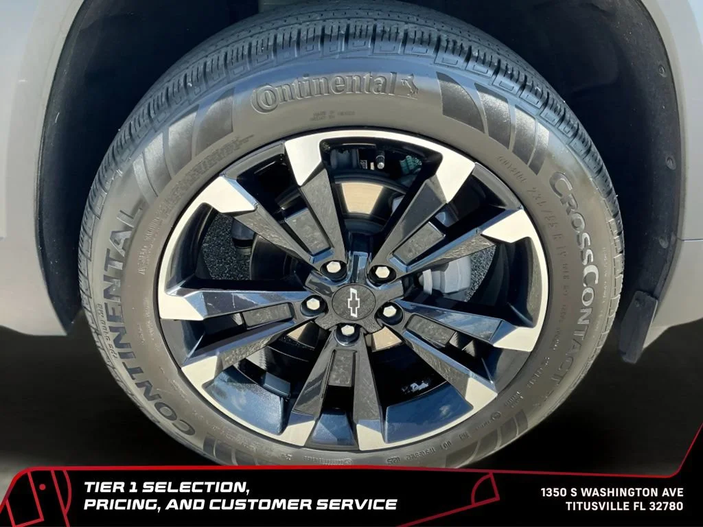 Used 2025 Reef Blue Metallic Chevrolet RS image 27