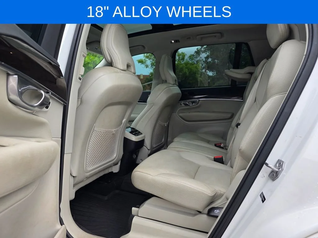 Used 2019 White Volvo T5 Momentum image 32