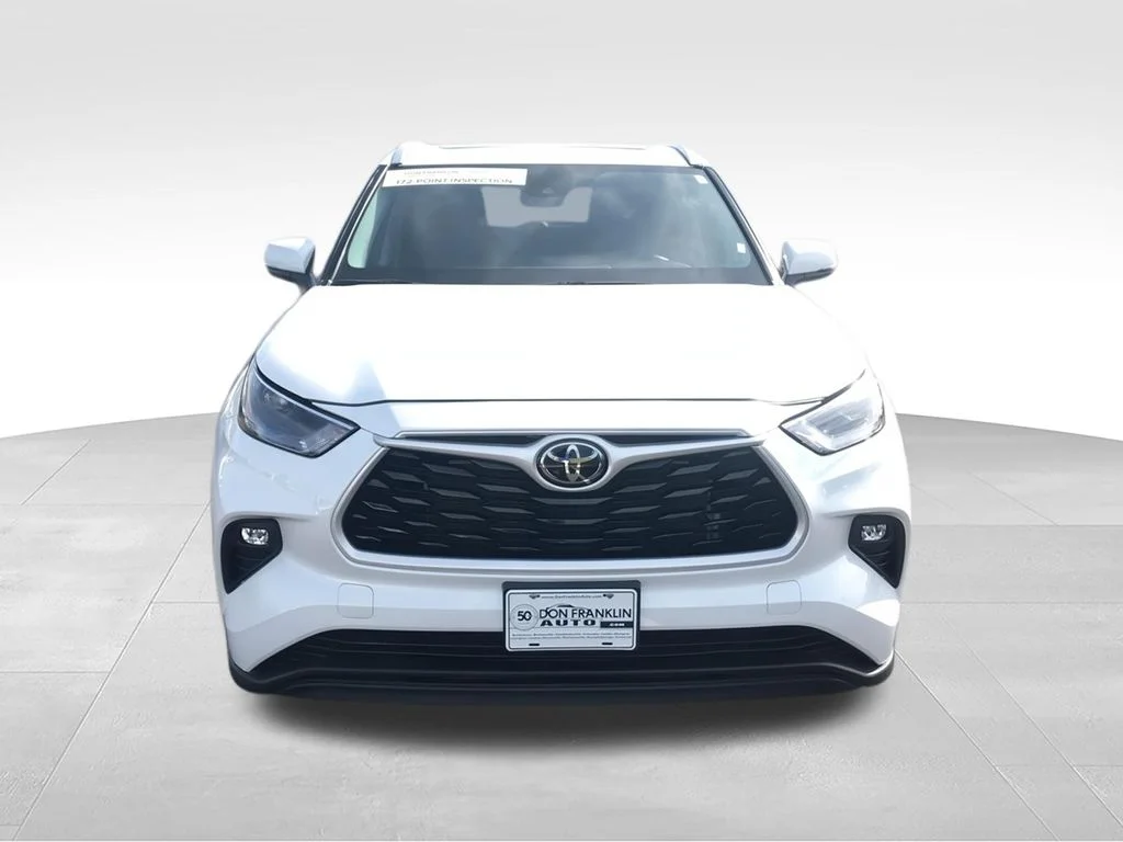 Used 2023 Beige Toyota XLE image 4