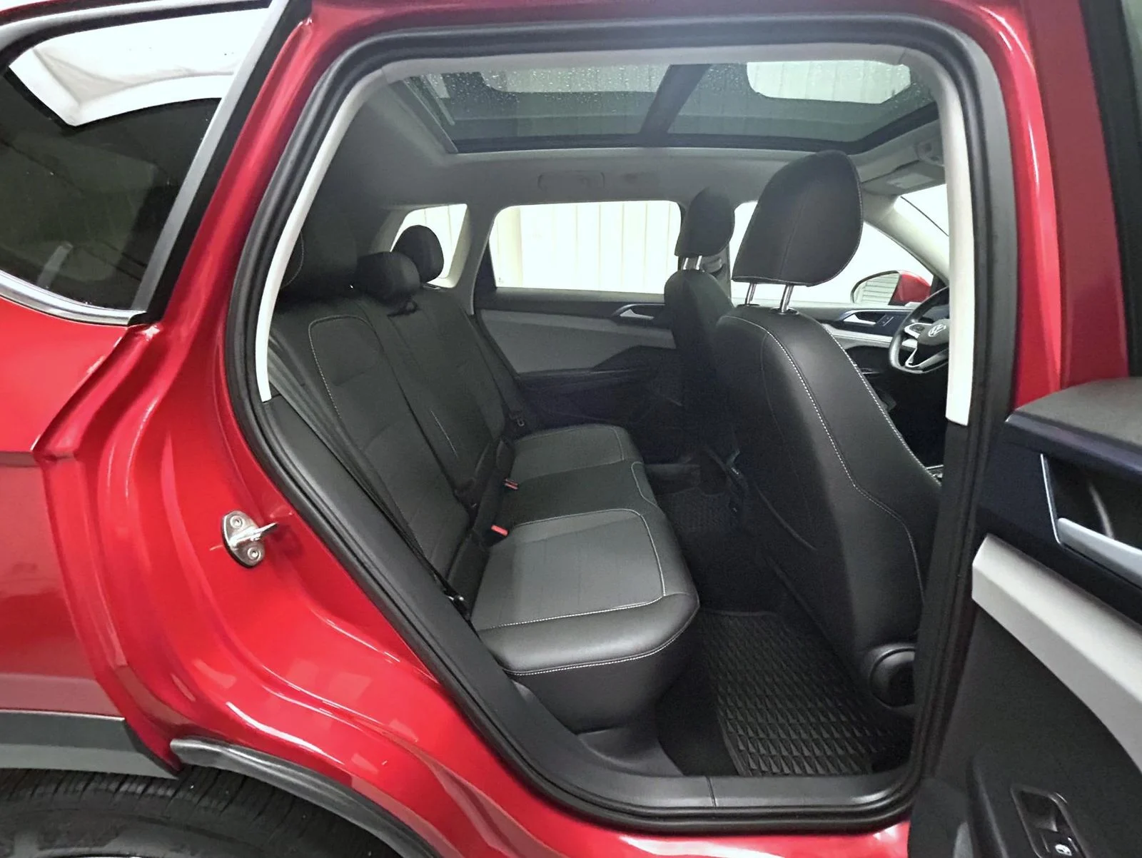 Used 2024 Red Volkswagen 1.5T SE image 18
