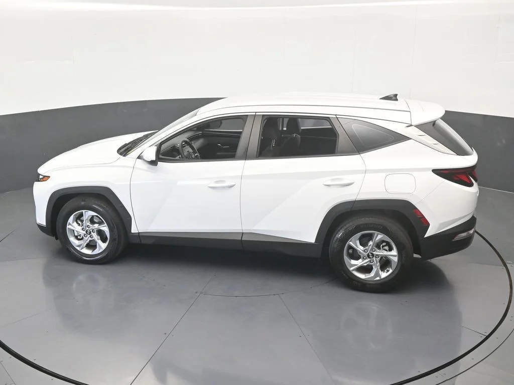 Used 2024 White Pearl Hyundai SE image 41