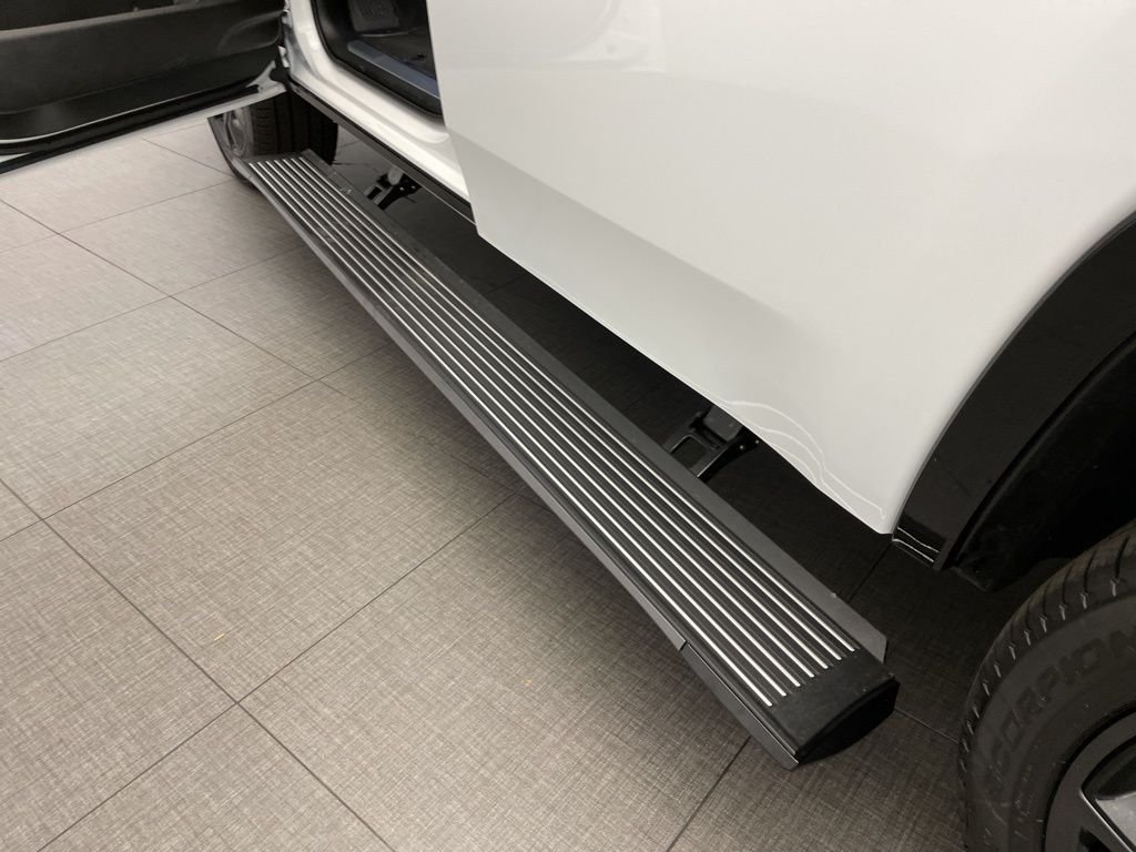 New 2026 Bright White Clearcoat Jeep Summit Obsidian image 12