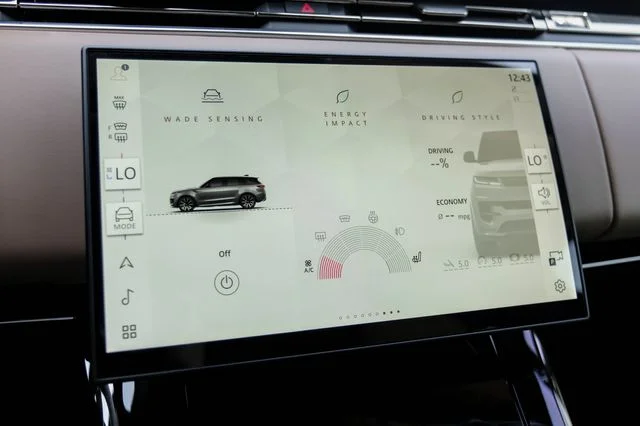 New 2026  Land Rover SE image 42
