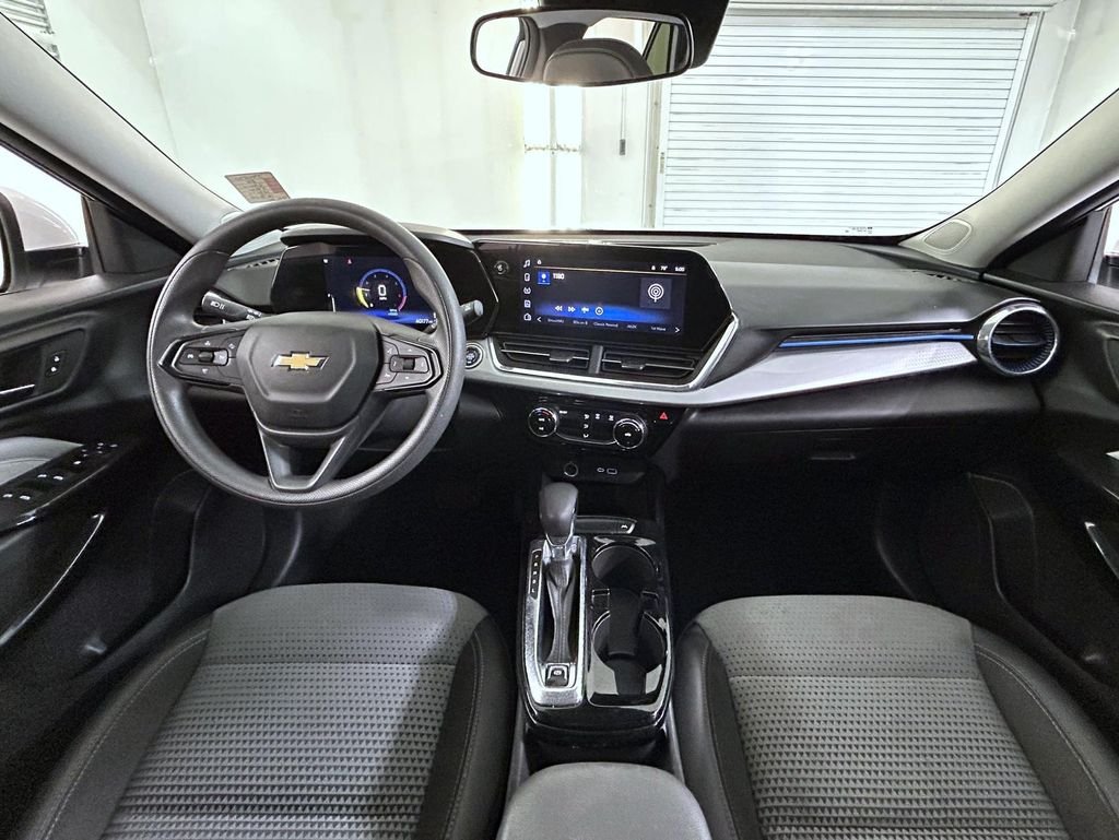 Used 2025 White Chevrolet LT image 13