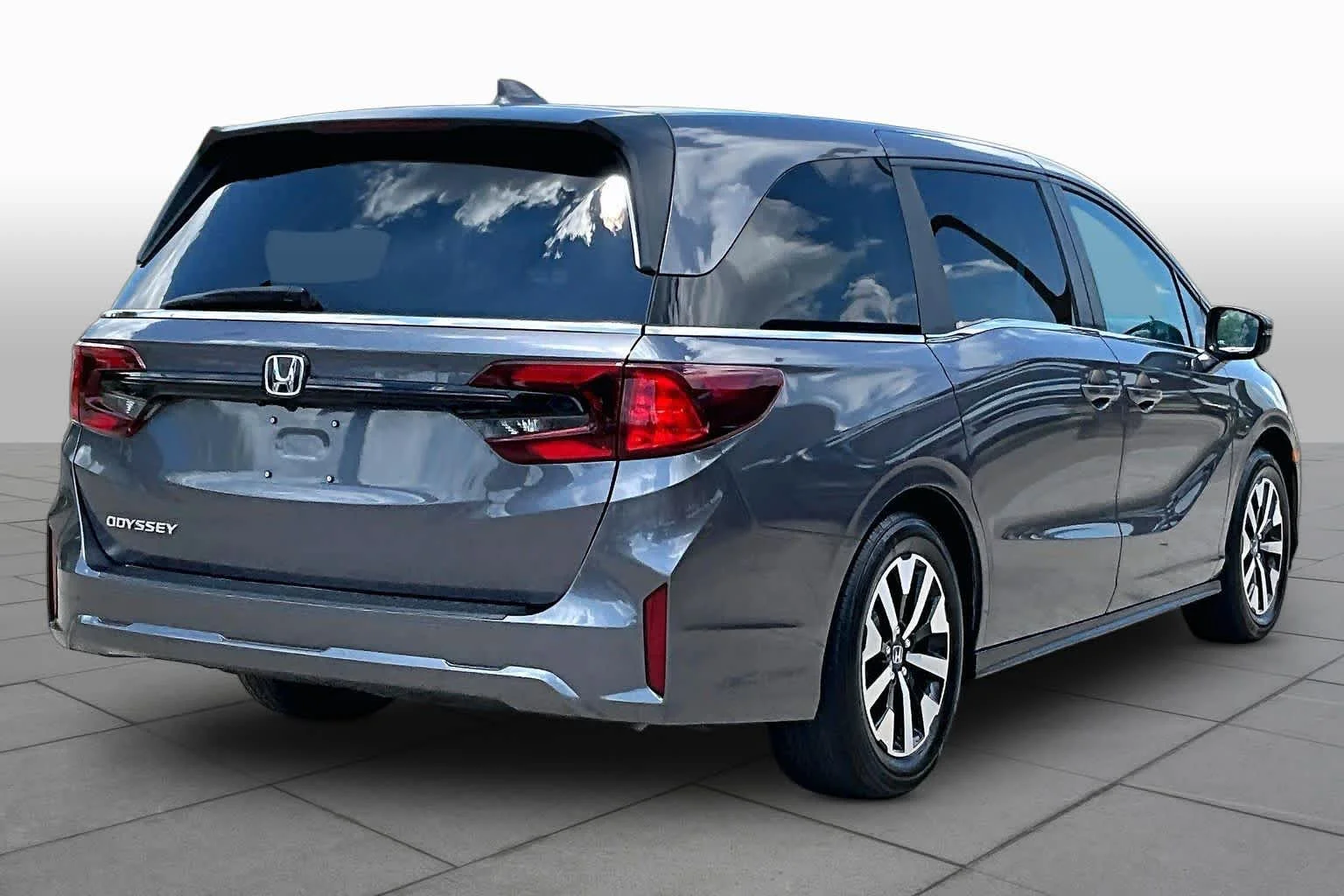 Certified Used 2025 Modern Steel Metallic Honda EX-L image 12