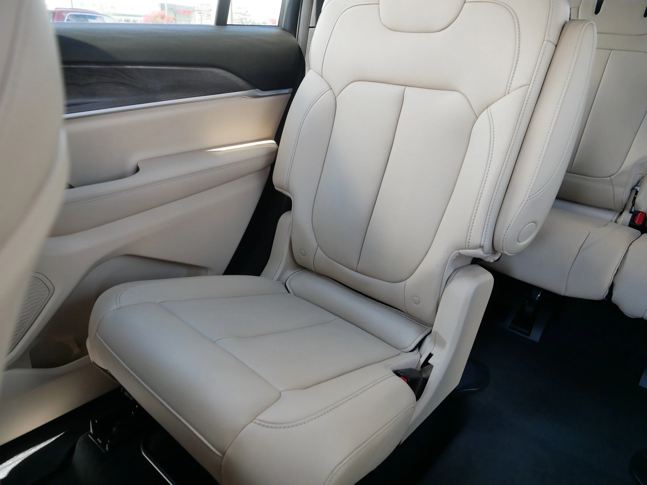Used 2024 Silver Zynith Jeep Limited image 12