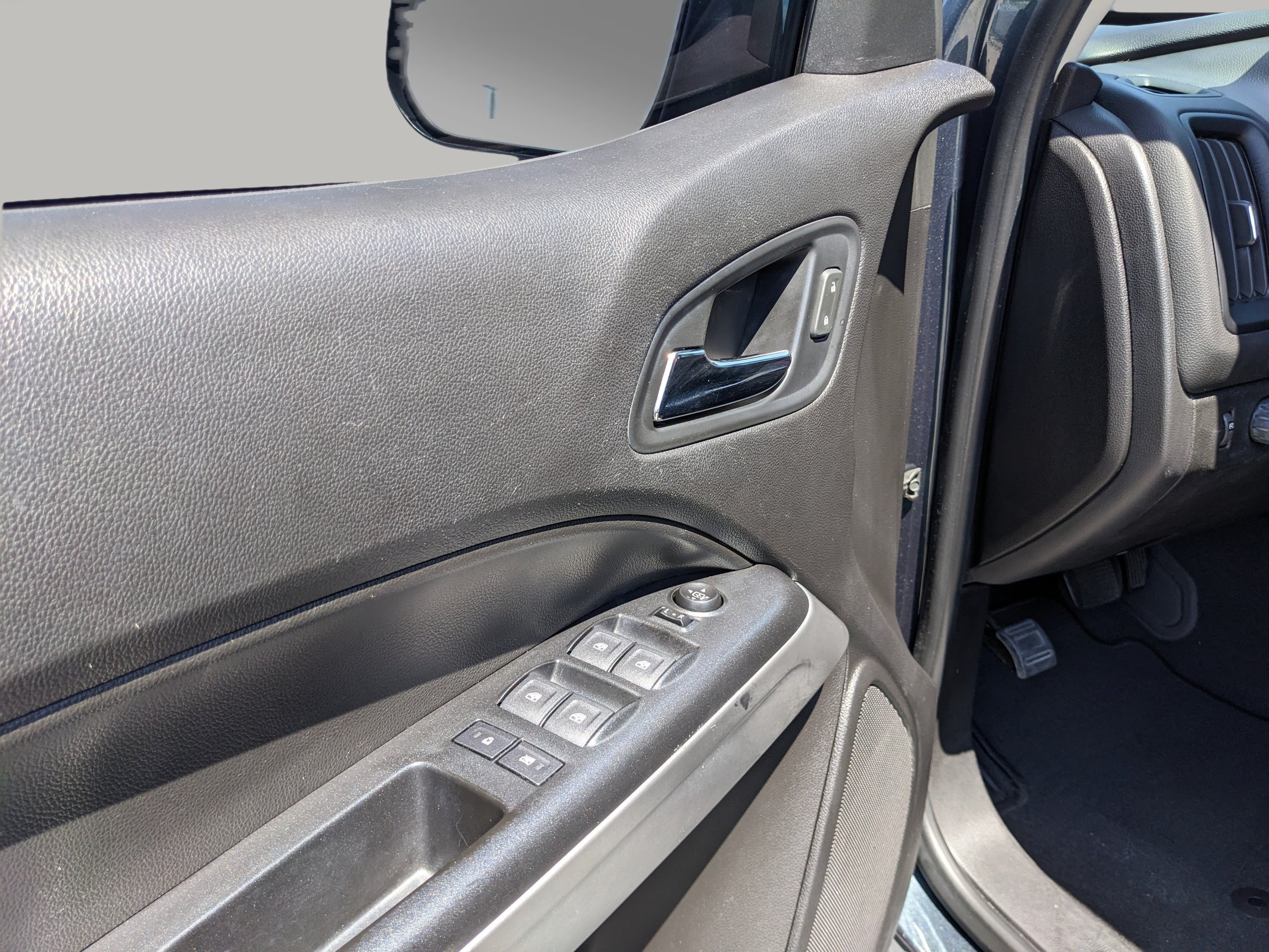 Used 2019 Shadow Gray Metallic Chevrolet 4WD LT image 16