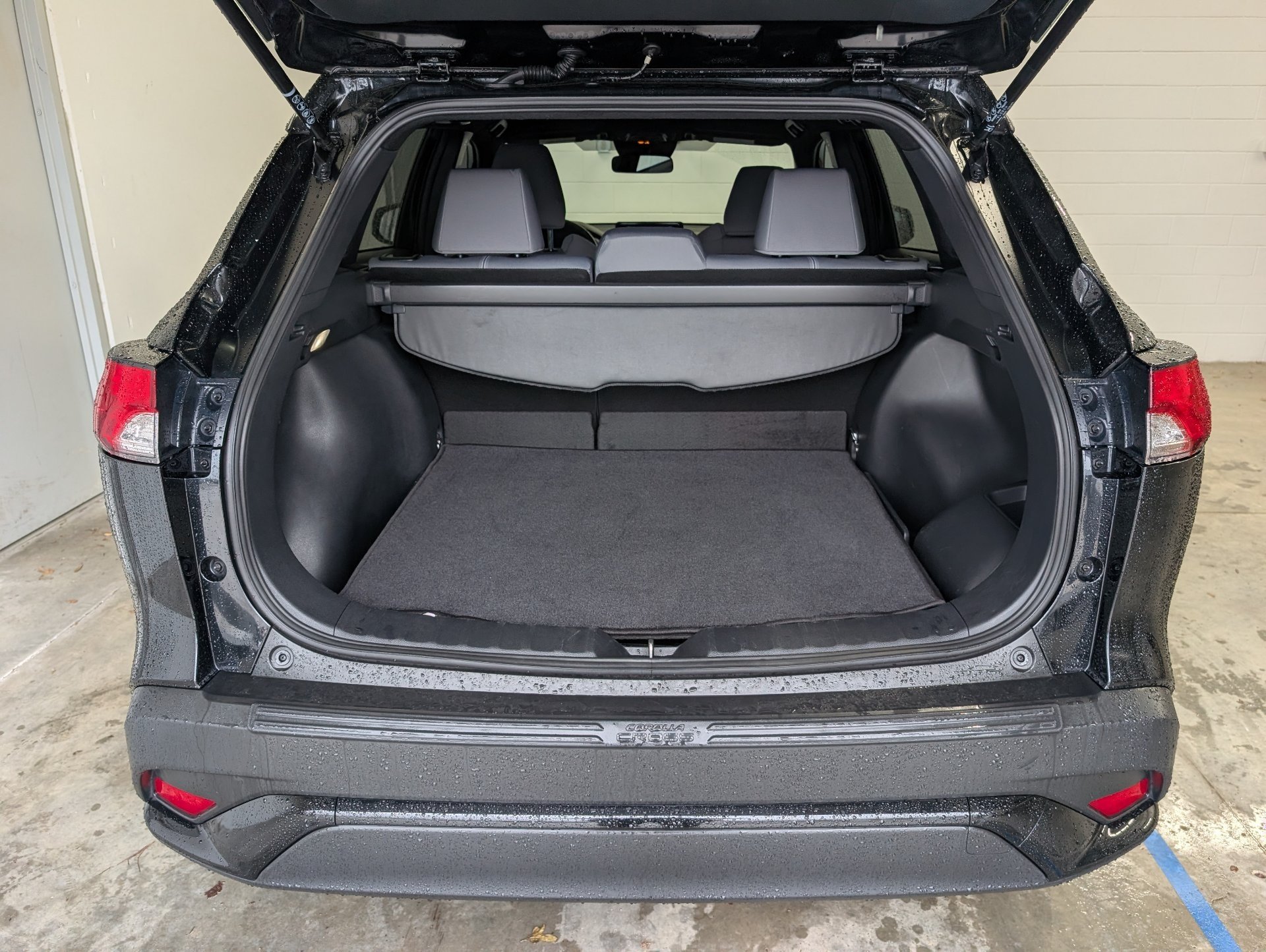 Used 2023 Black Toyota Hybrid SE image 26