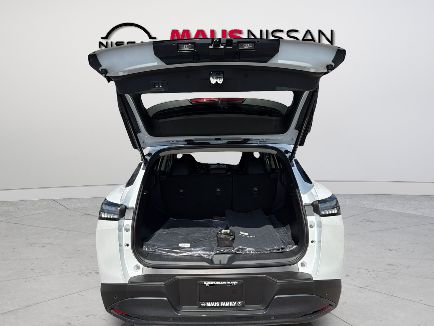 New 2026 White Nissan SL image 21