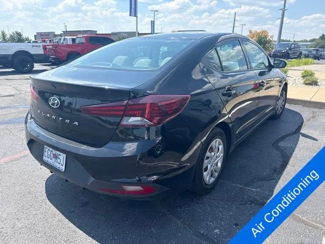 Used 2019 Phantom Black Hyundai SE image 5