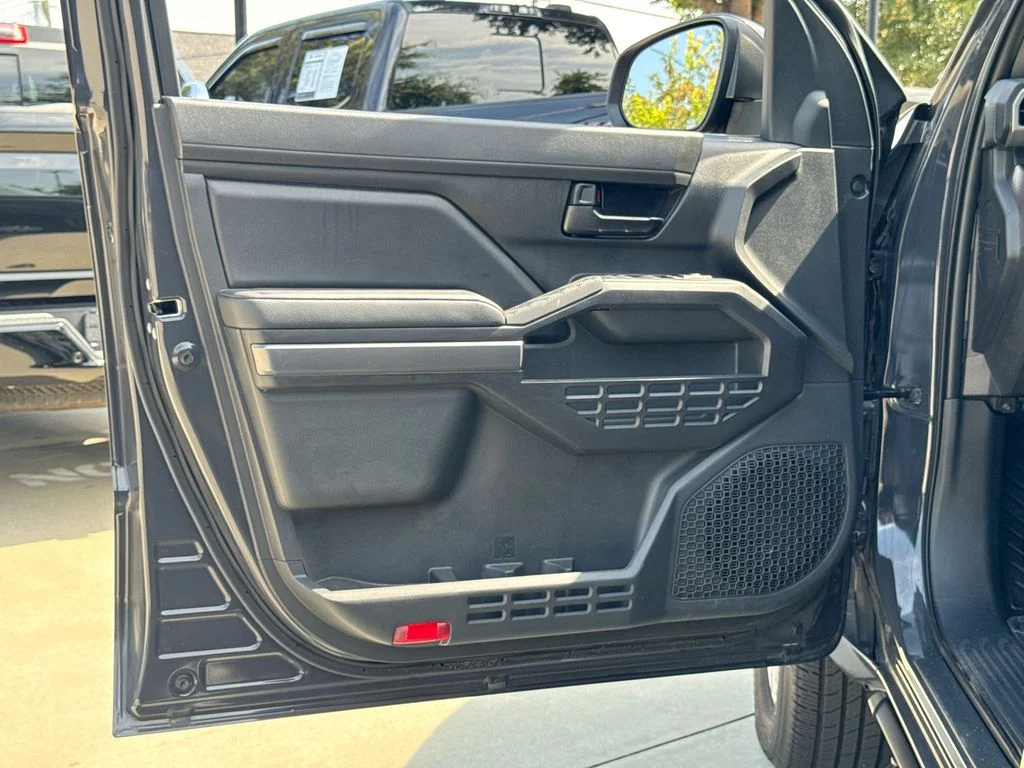 Used 2025  Toyota SR5 image 12