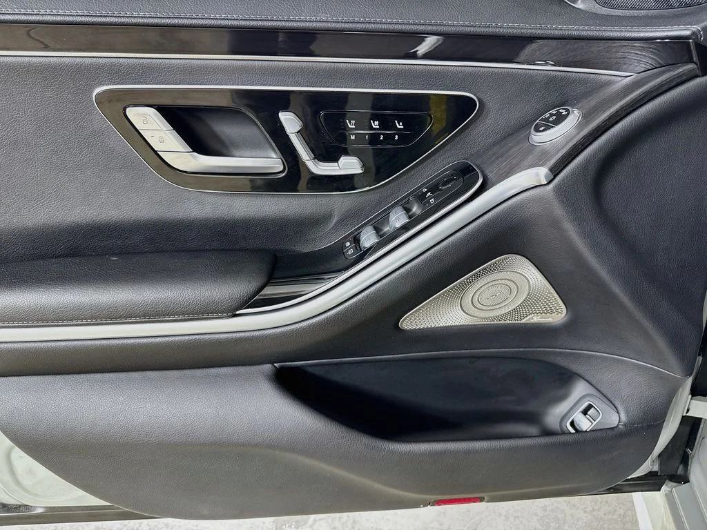 Used 2022 Gray Mercedes-Benz S 580 image 18