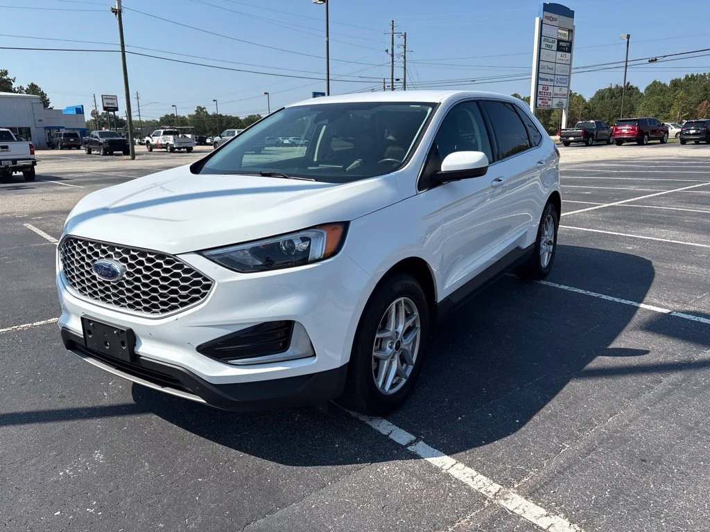 Used 2024 Oxford White Ford SEL image 1