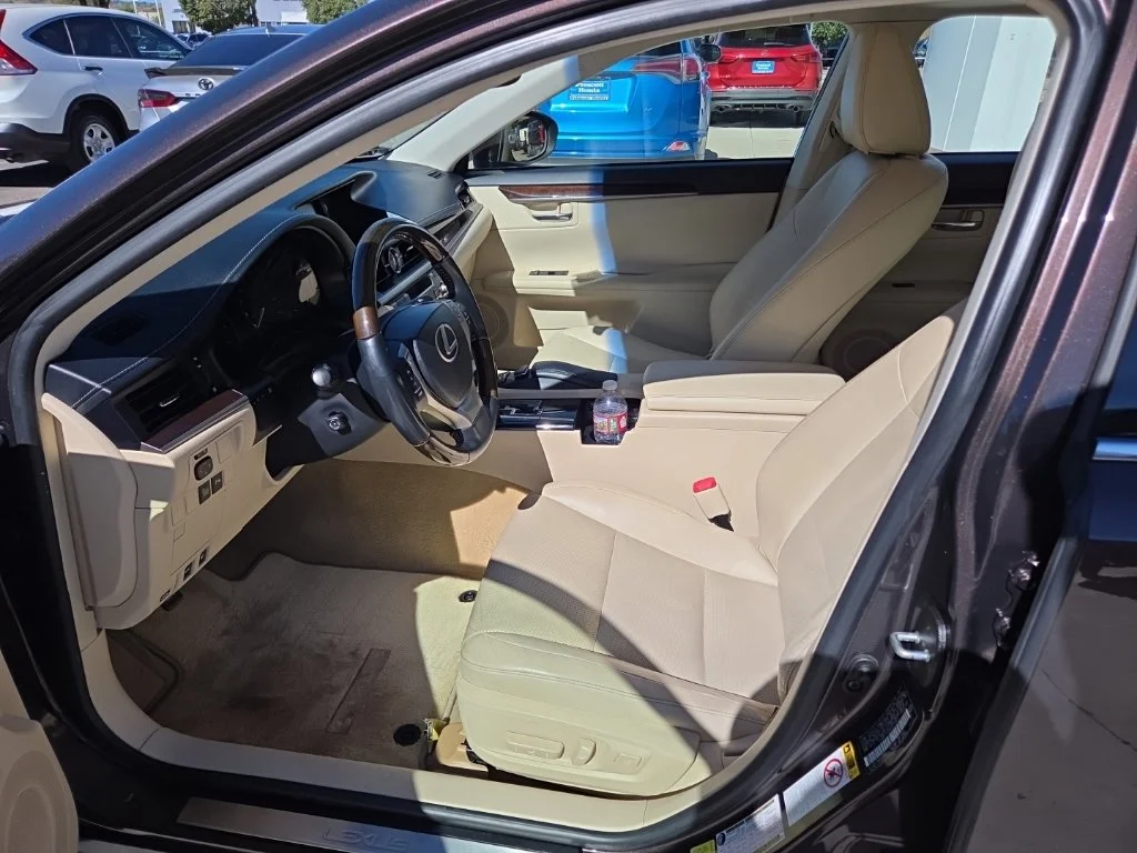 Used 2013 Red Lexus 350 image 18
