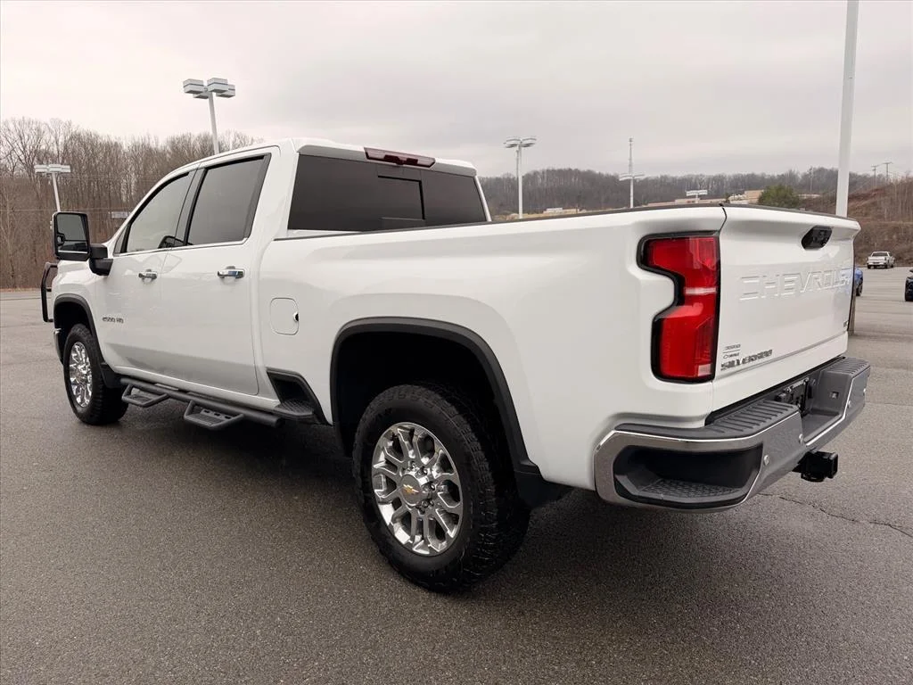 Used 2024 Summit White Chevrolet LTZ image 3