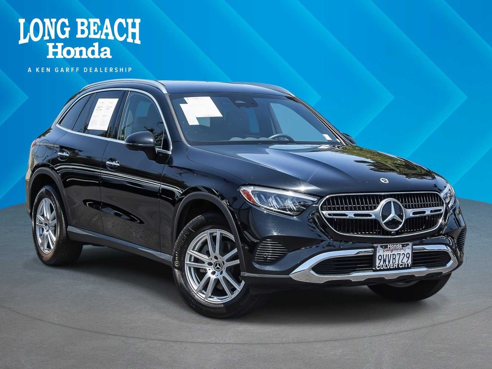 Used 2025  Mercedes-Benz GLC 300 image 1