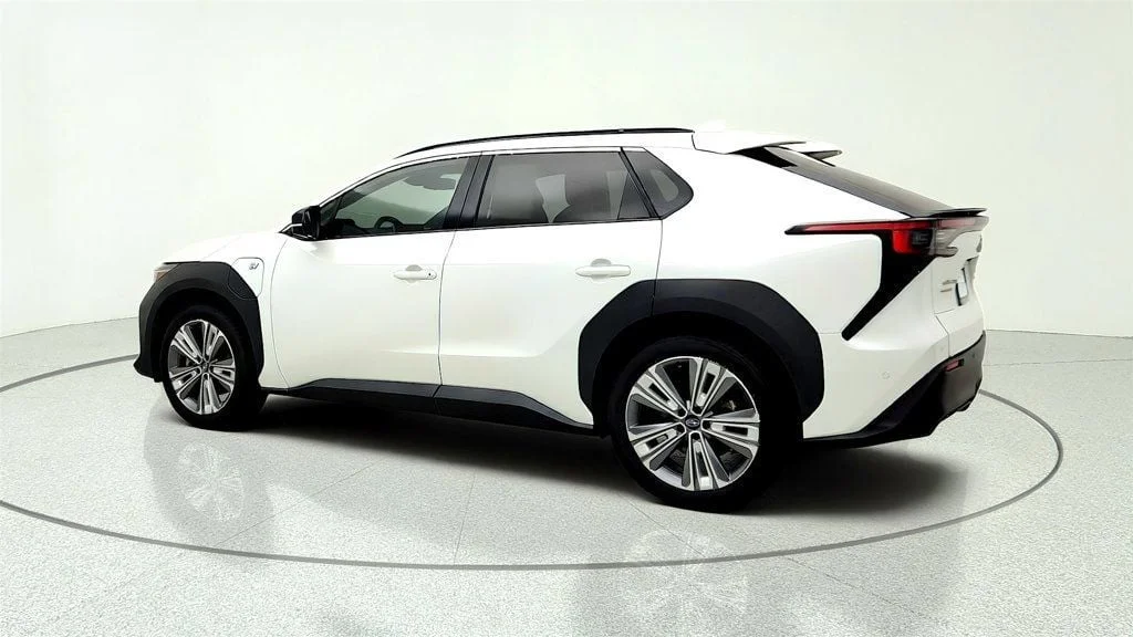 Used 2023 Cosmic White Pearl Subaru Touring AWD image 7