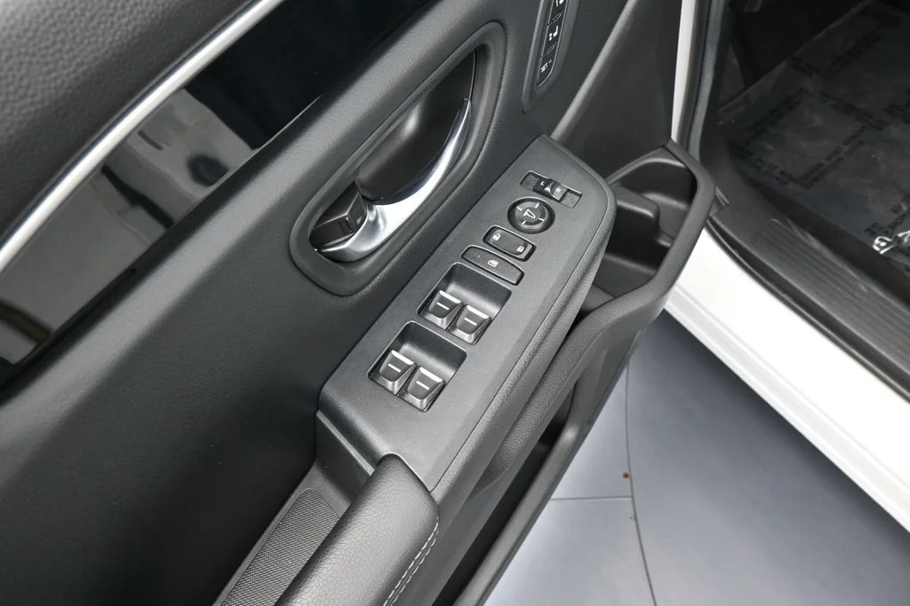 Used 2025 White Honda EX-L image 13