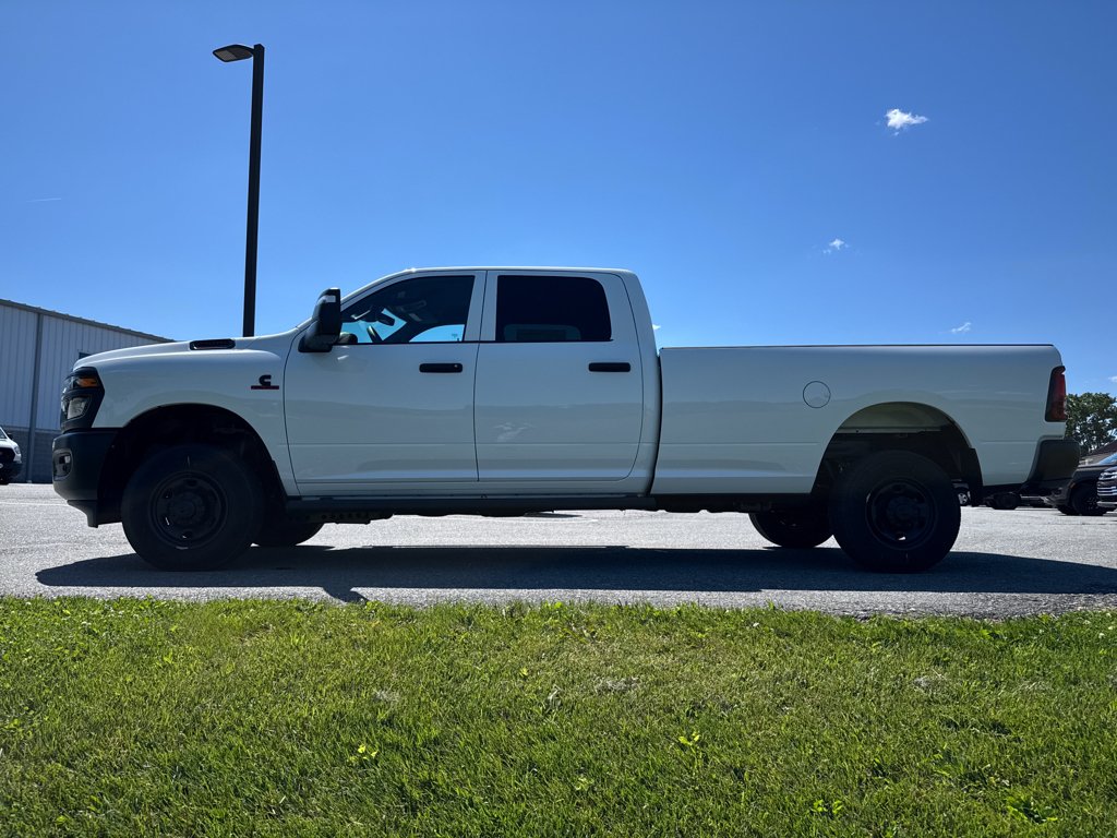 New 2026 Bright White Clear-Coat Exterior Paint RAM Tradesman image 16