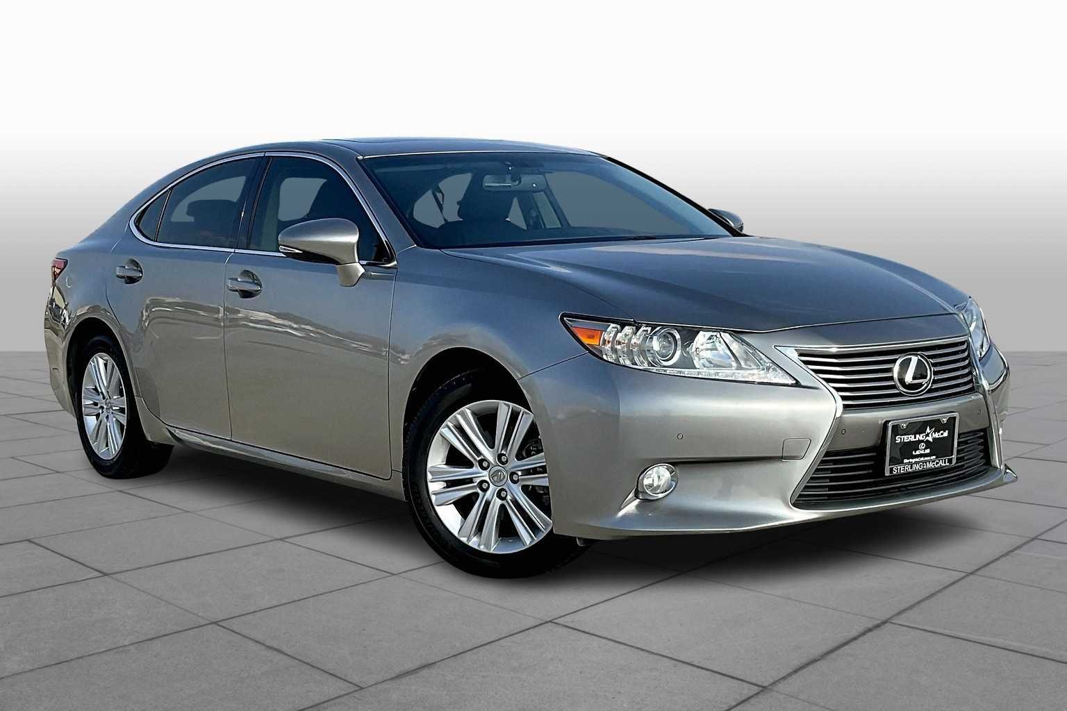 Used 2015 Atomic Silver Lexus  image 3