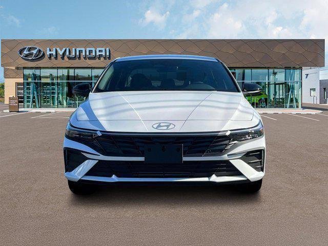 2025 Hyundai Elantra SEL - Photo 12