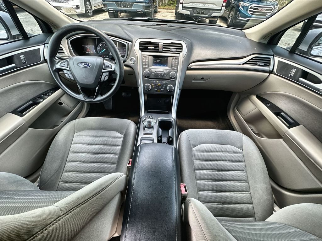 Used 2018 Silver Ford SE image 19