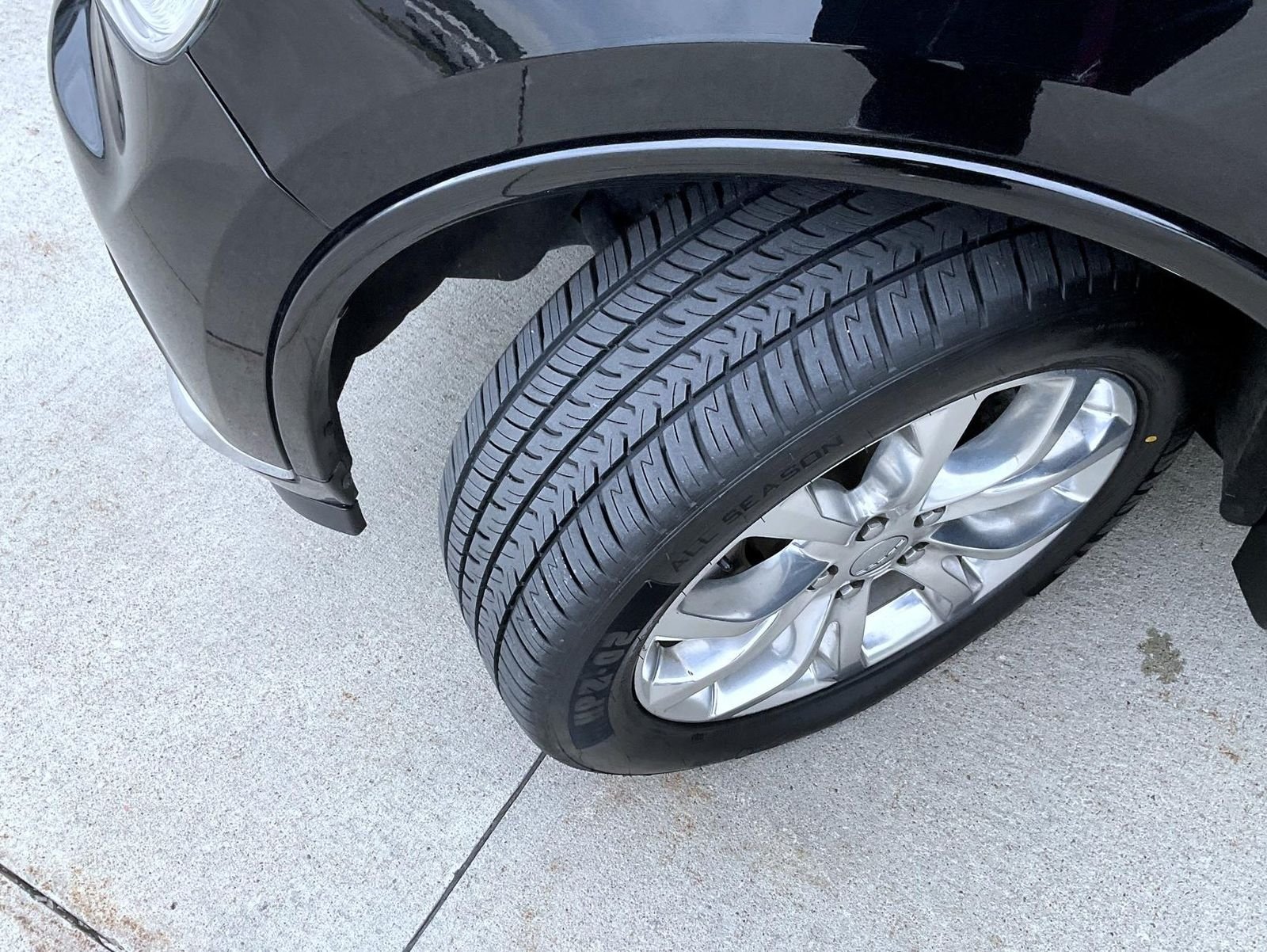 Used 2017 Black Dodge Citadel image 25