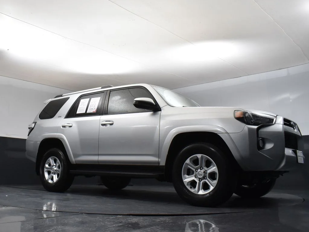 Used 2020 Silver Toyota SR5 image 31