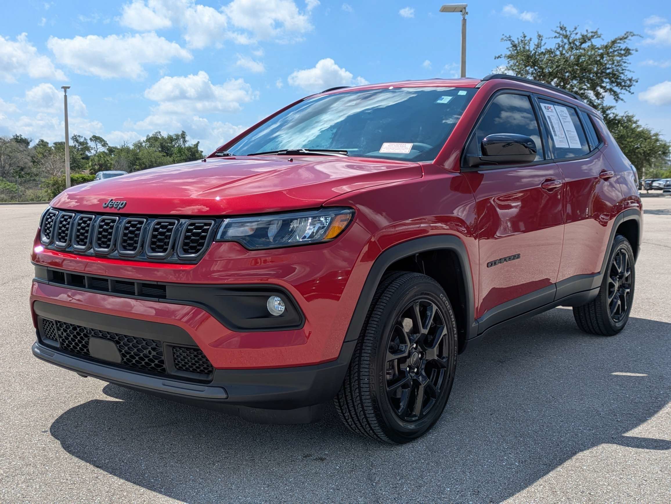 Used 2025 Red Hot Pearlcoat Jeep Latitude image 9