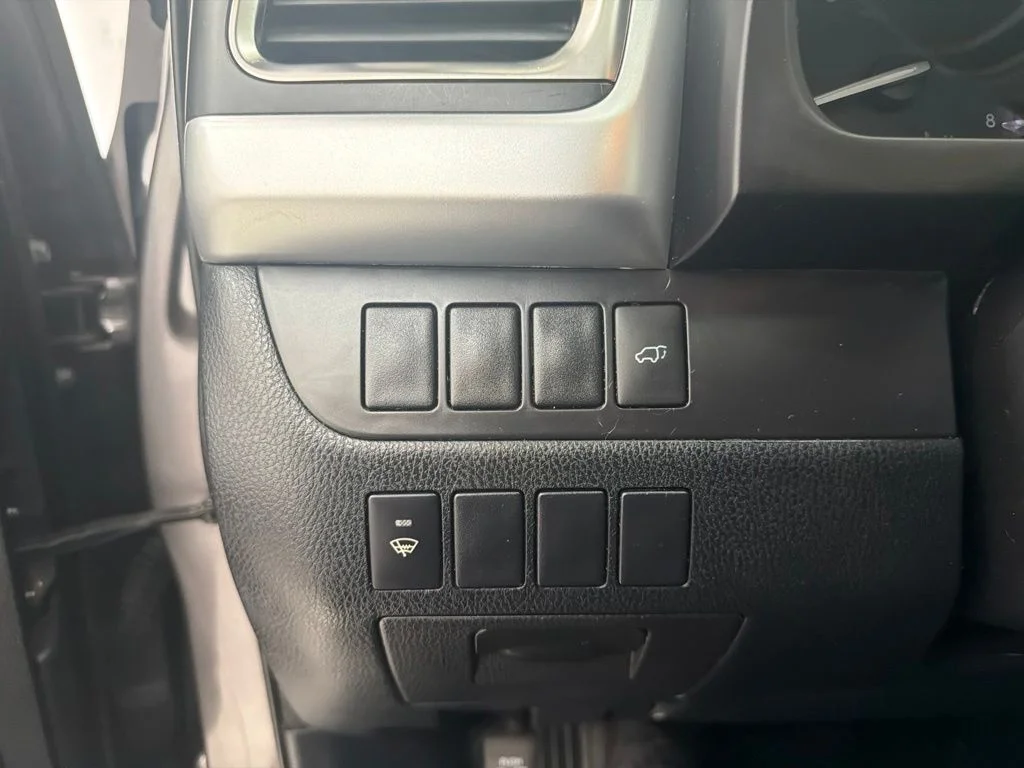 Used 2016 Gray Toyota XLE V6 image 29