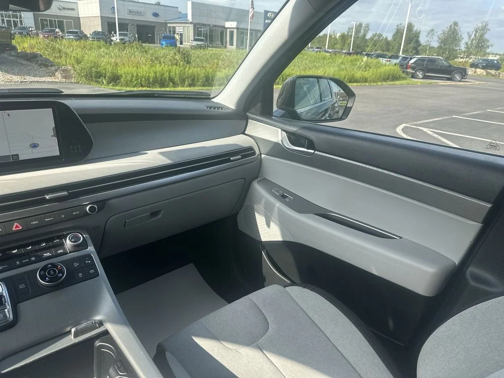 Used 2023 Gray Hyundai SE image 11