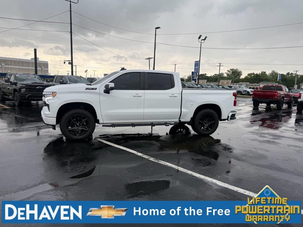 Used 2024 Summit White Chevrolet RST image 3