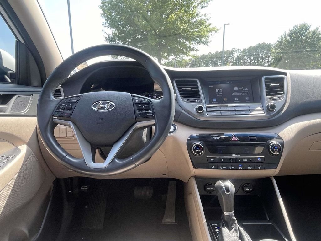 Used 2018 White Hyundai Value image 15