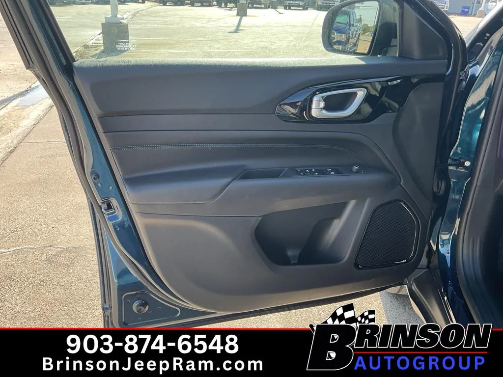 New 2026 Fathom Blue Pearl Coat Jeep Latitude Altitude image 11