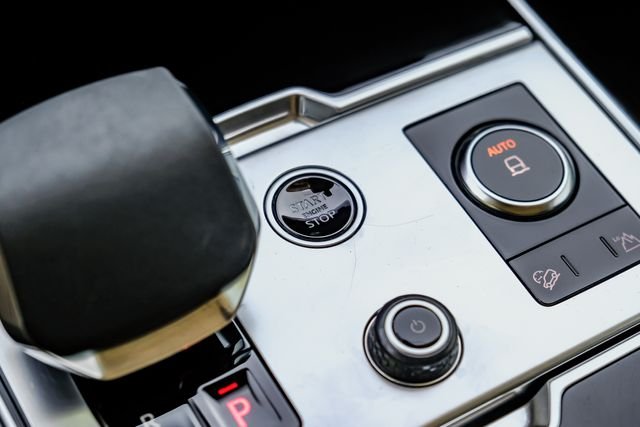 Used 2022 Fuji White Land Rover SE image 32