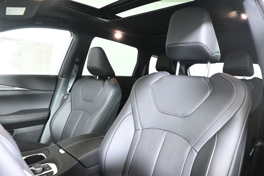 New 2027 2T GRPT SHDW INFINITI Sport AWD image 16