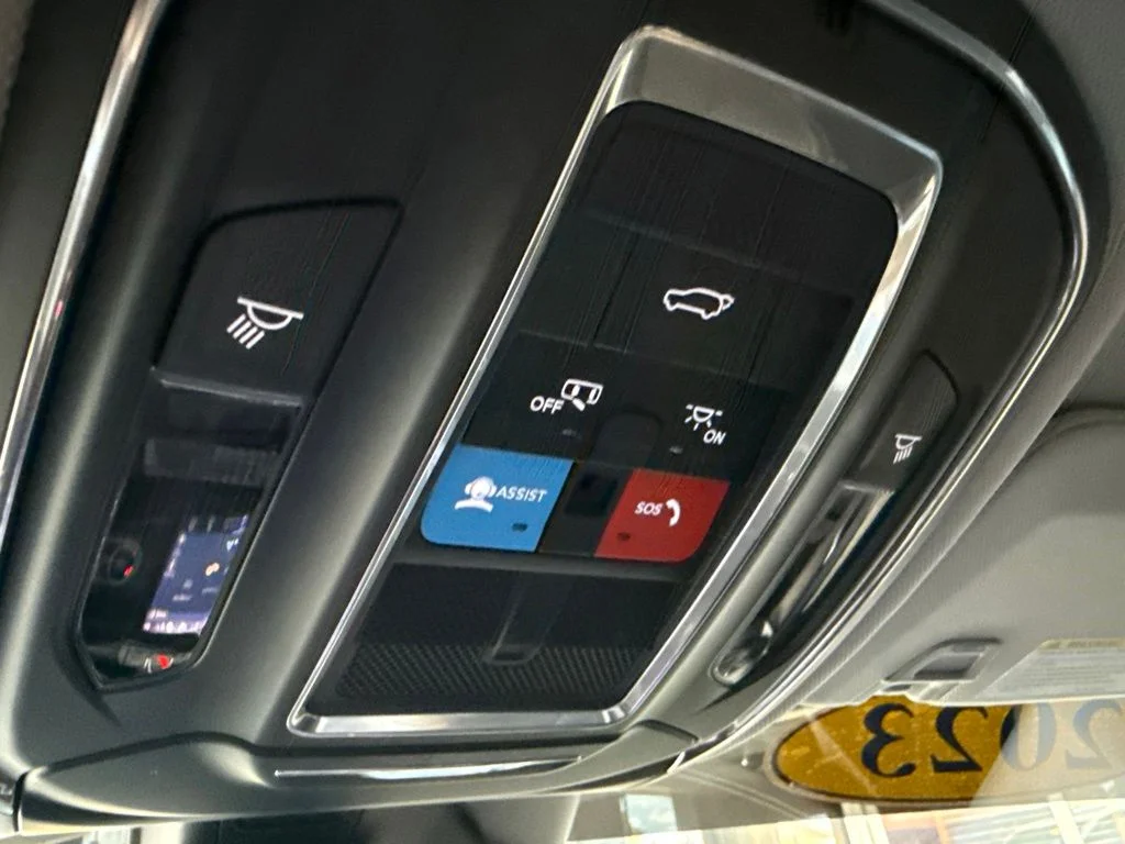 Used 2023 White Jeep Limited image 27