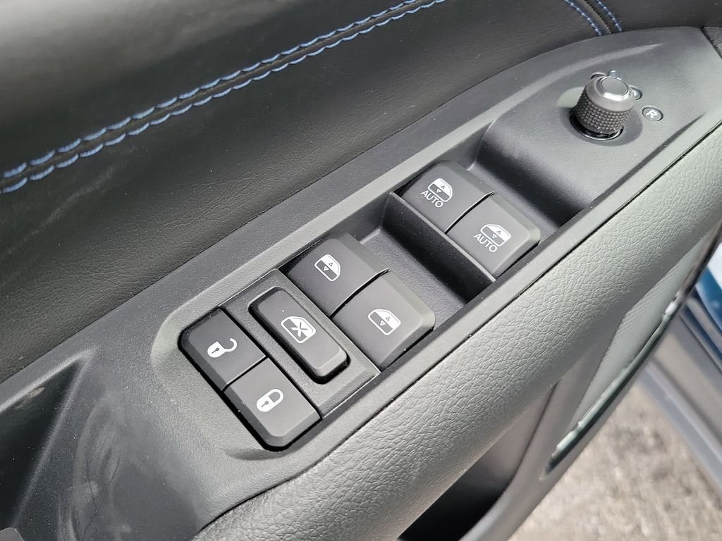 New 2026 Fathom Blue Pearl Coat Jeep Latitude image 18